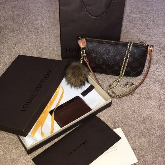 Louis Vuitton Handbags - ✨Authentic Louis Vuitton Pochette Accessoires✨